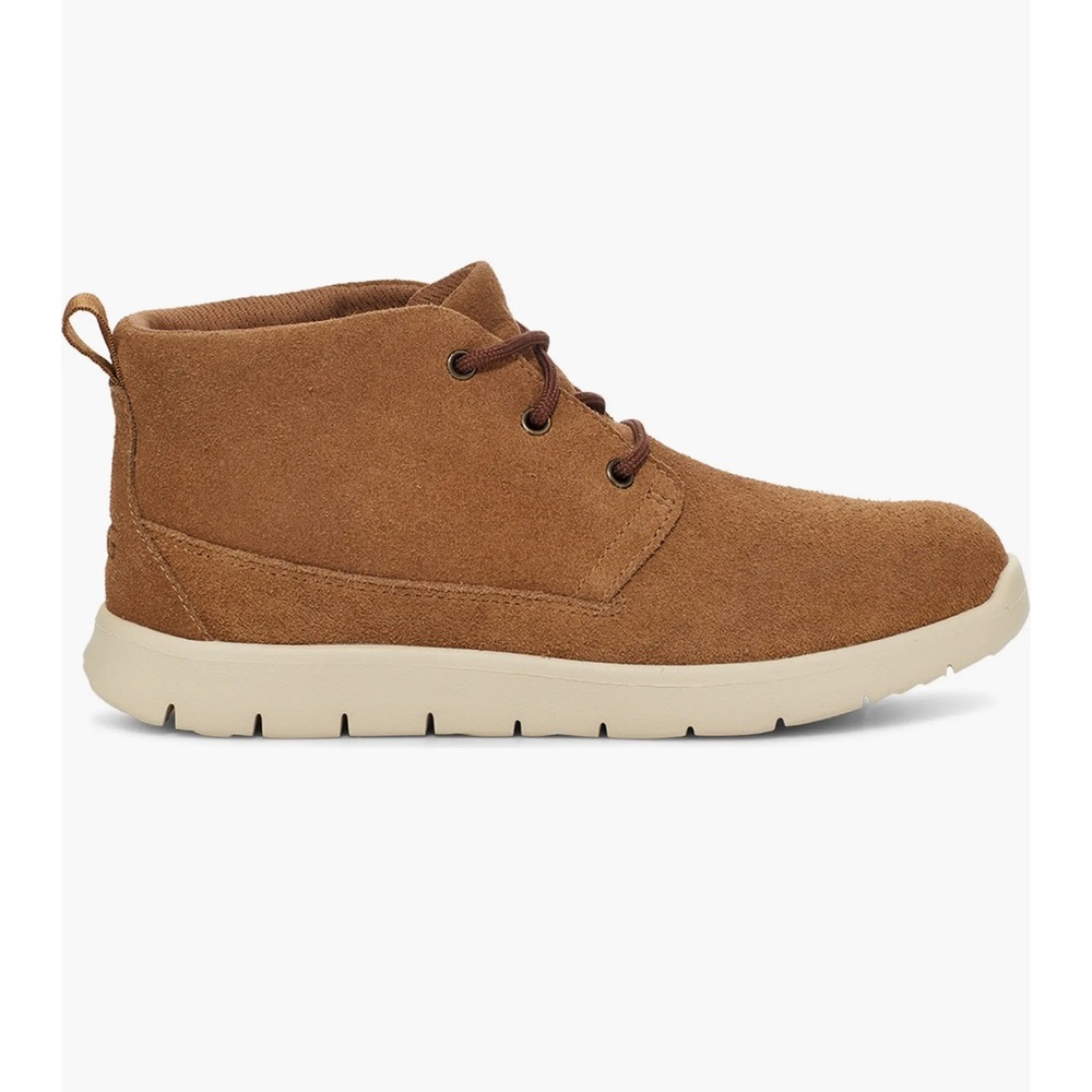 UGG CHILDREN BOOTS CHUKKA SIZE 5 new in a box
